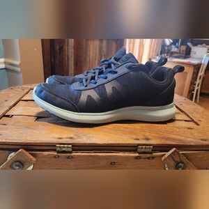 Women's Nearly New Size 7 Vionic Navy Sneakers